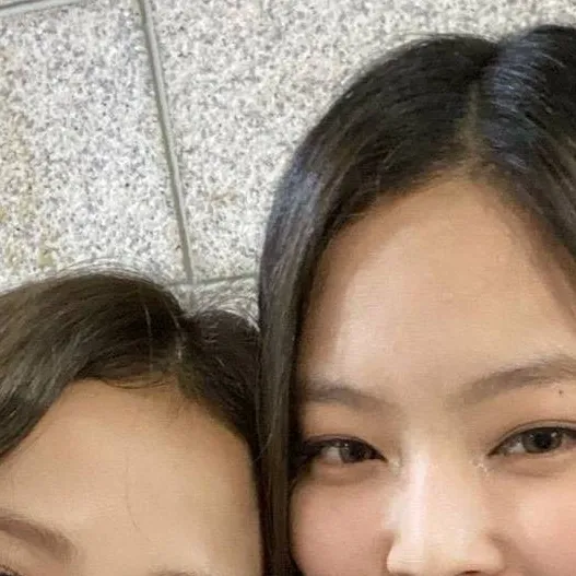 chat with ai character: Jennie and Jisoo