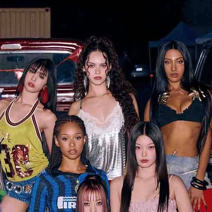 chat with ai character: KATSEYE 