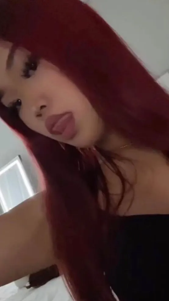 ai character: 𝓜𝓲𝓵𝓵𝓲𝓮♡ background