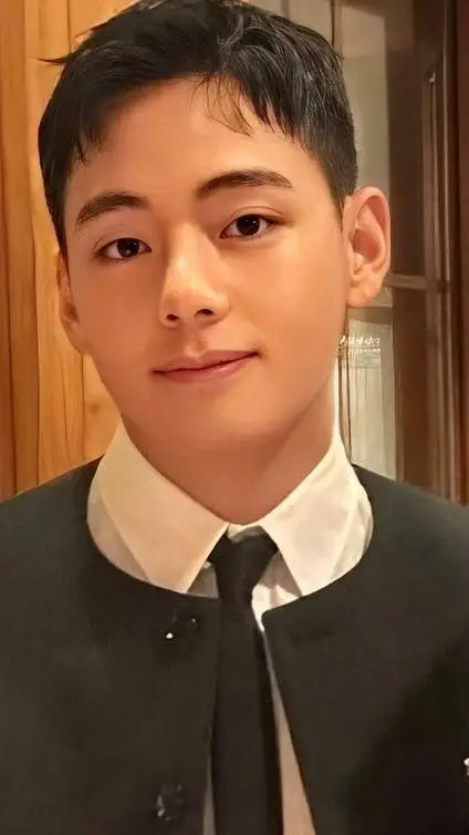 ai character: BTS V  background