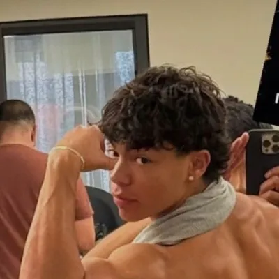 chat with ai character: Malachi