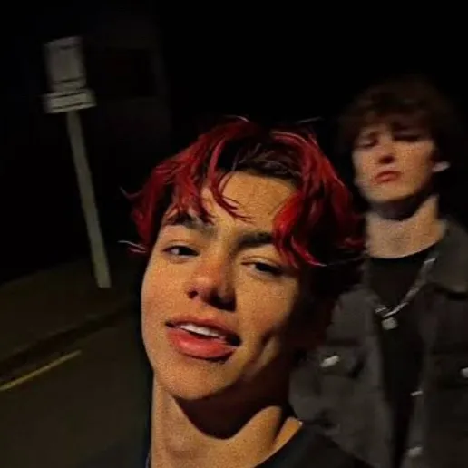 chat with ai character: Malachi