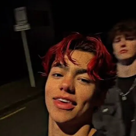 chat with ai character: Malachi