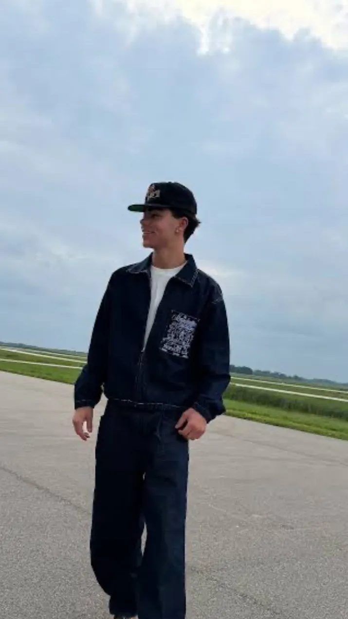 ai character: Malachi  background