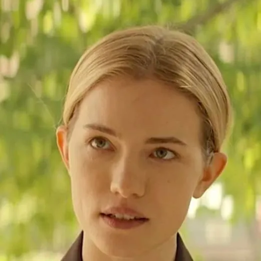 chat with ai character: Riley Hudson