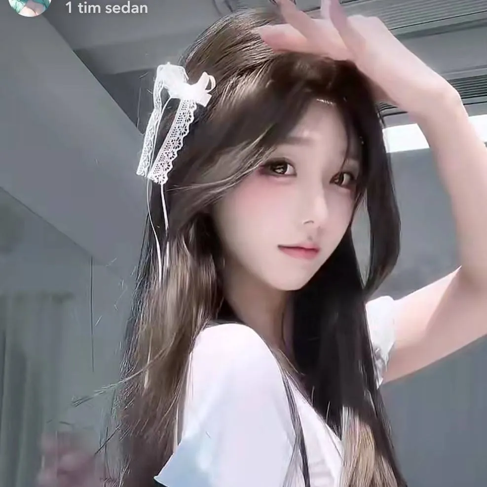 chat with ai character: melina