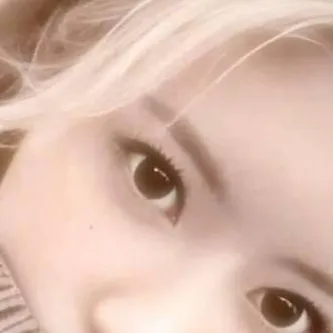 chat with ai character: elle crush sur toi