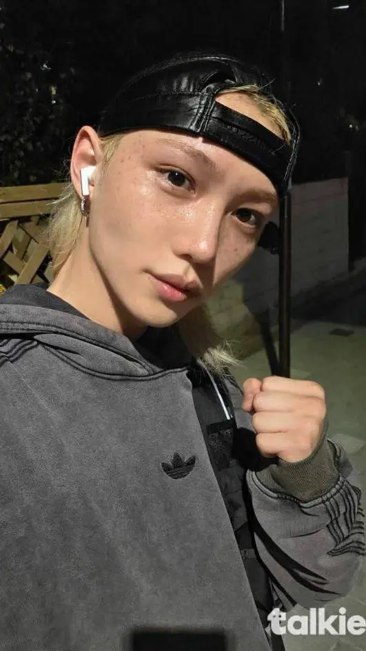 ai character: ❤️❤️❤️Félix ❤️❤❤️ background