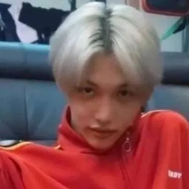 chat with ai character: Félix futurcopain