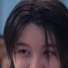 chat with ai character: Se-mi