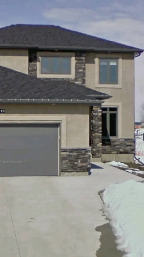 ai character: Tu casa lxhcpchdi background