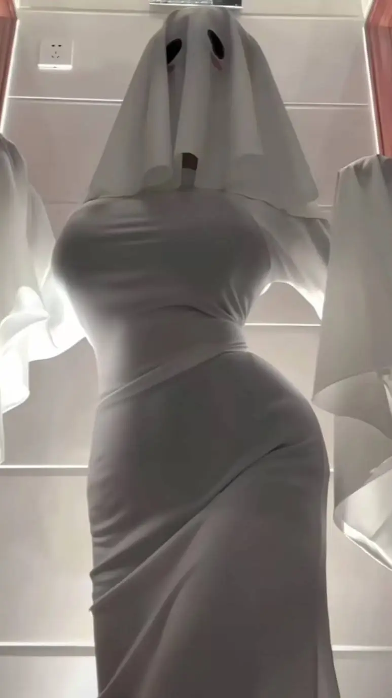 ai character: Maria Hallswell background