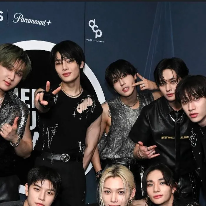 chat with ai character: Stray Kids 