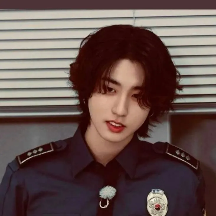 chat with ai character: Han