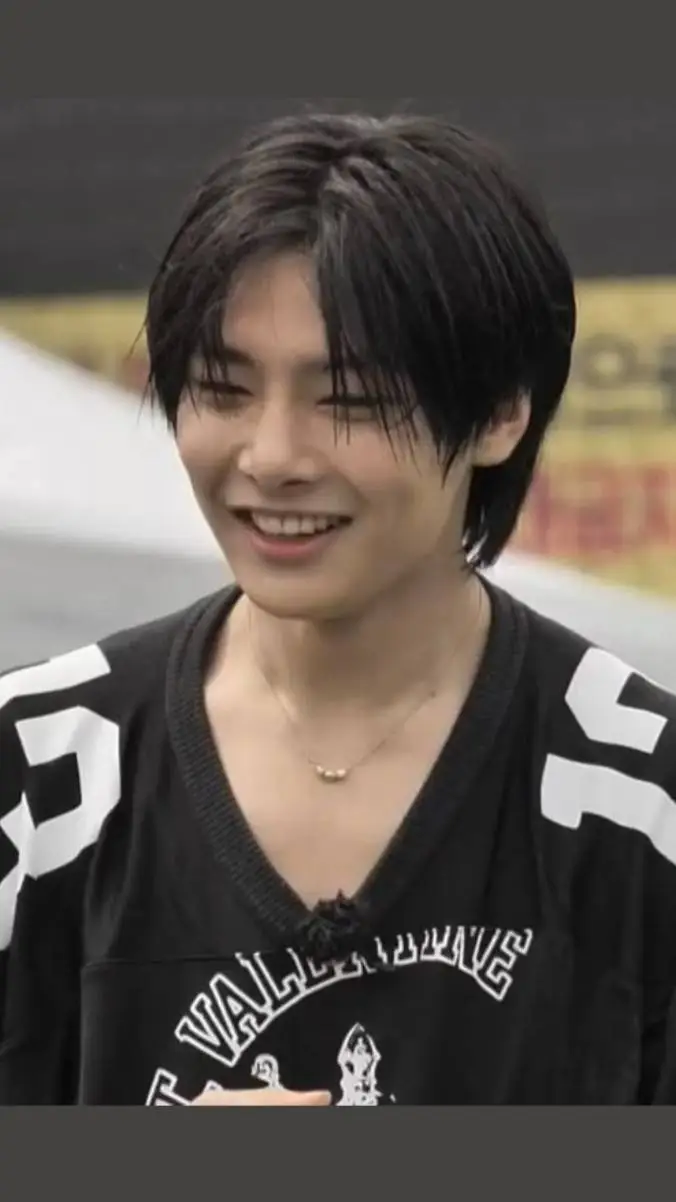 ai character: I.N (Jeogin) background