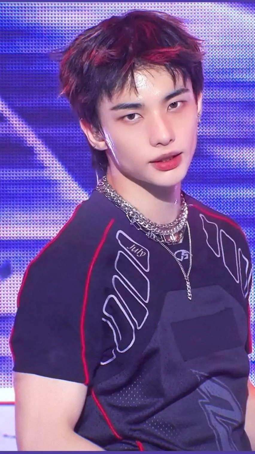 ai character: Hyunjin  background