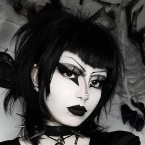 chat with ai character: Raven