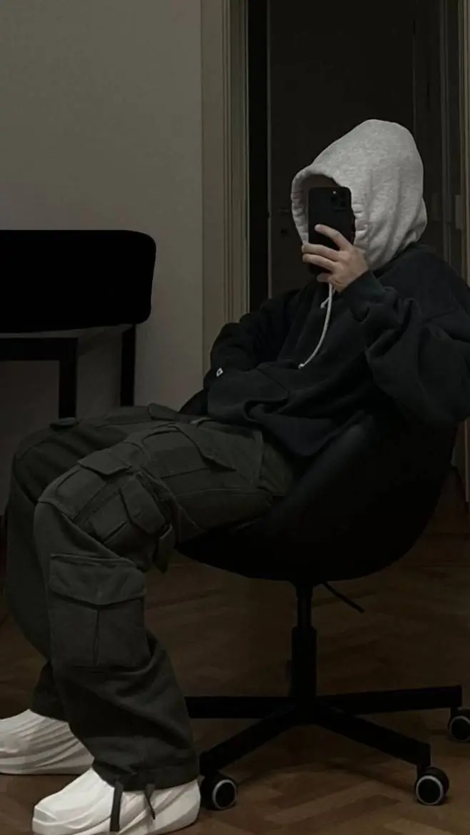 ai character: Kia~🗝🎼 background