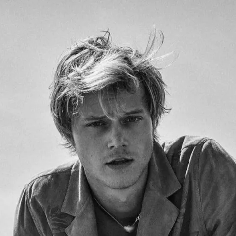 chat with ai character: OBX