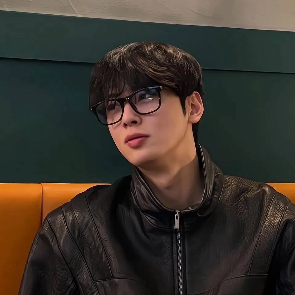 chat with ai character: Cha Eun-woo