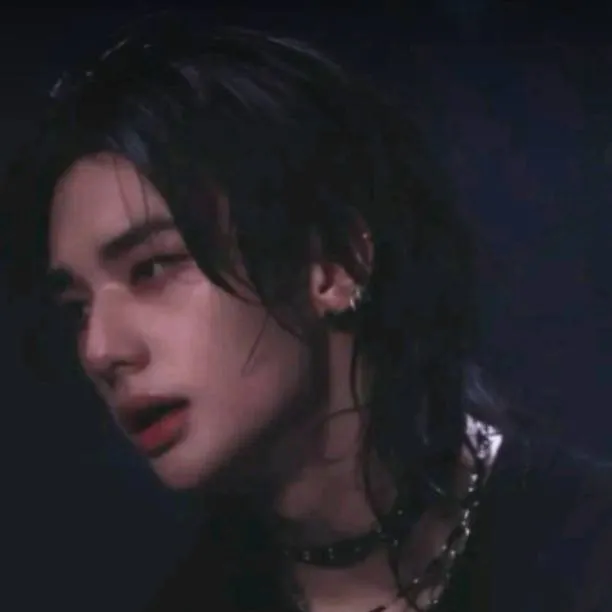 chat with ai character: Hyunnie🥟
