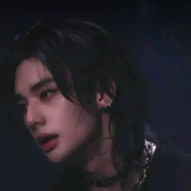 chat with ai character: Hyunnie🥟