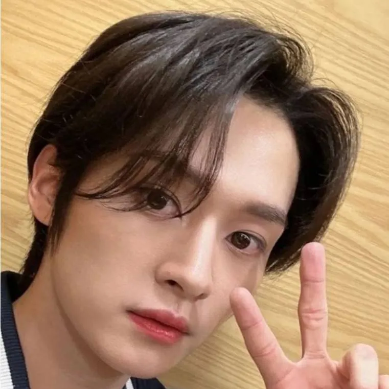 chat with ai character: Lee know 