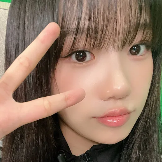 chat with ai character: Jo Yuri (조유리)