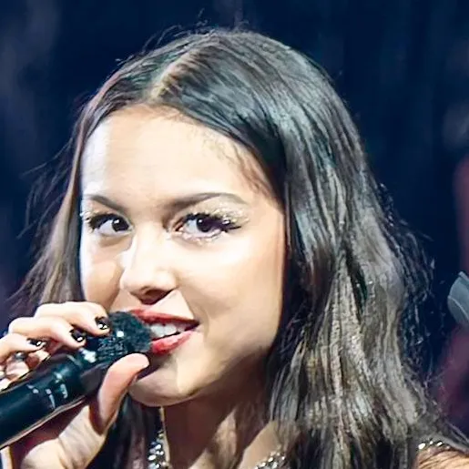 chat with ai character: olivia rodrigo 