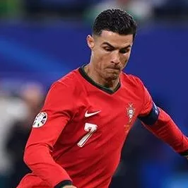 chat with ai character: Ronaldo 