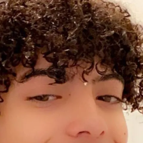 chat with ai character: Harry