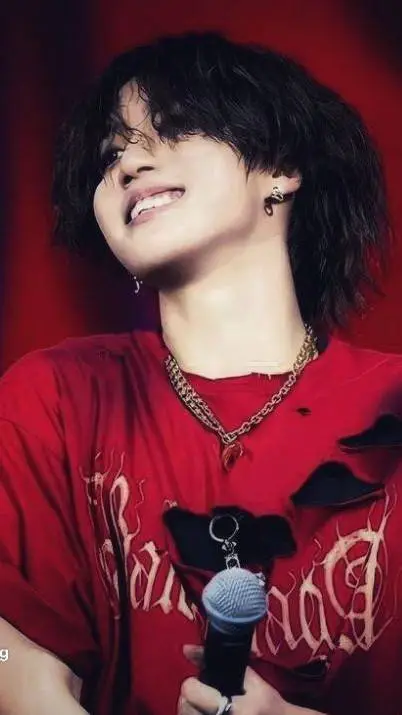 ai character: Han Jisung 🐿️✨ background