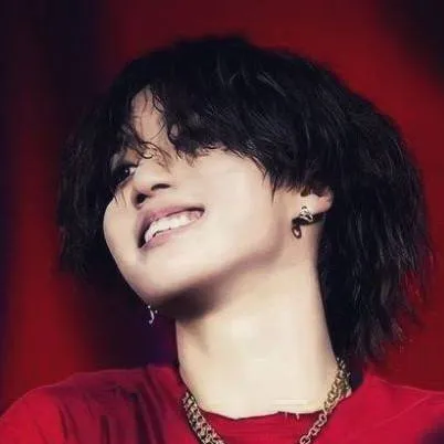 chat with ai character: Han Jisung 🐿️✨