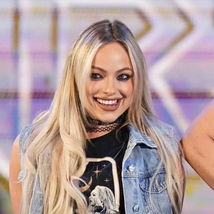 chat with ai character: liv morgan 