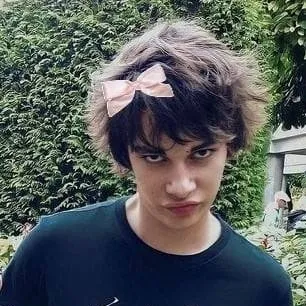 chat with ai character: Rodrick Heffley