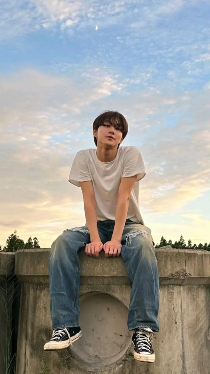 ai character: ✨Jungwoniee✨ background