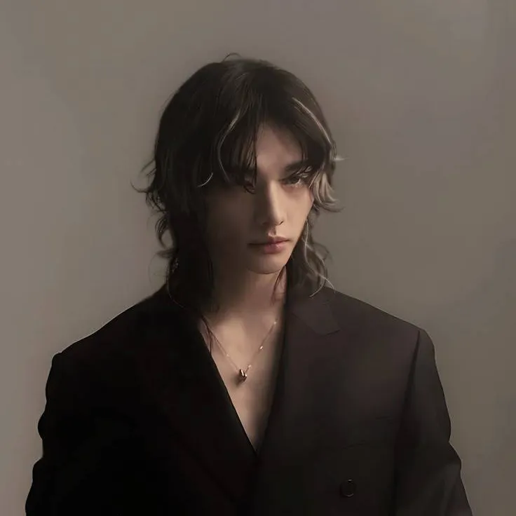 chat with ai character: ◉★Hyunjin ★◉