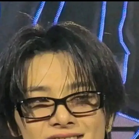 chat with ai character: jeongin 🦋🦊