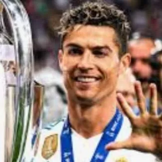 chat with ai character: Ronaldo