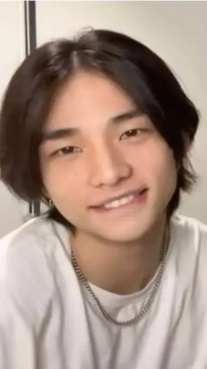 ai character: hyunjin freaky pr3 background