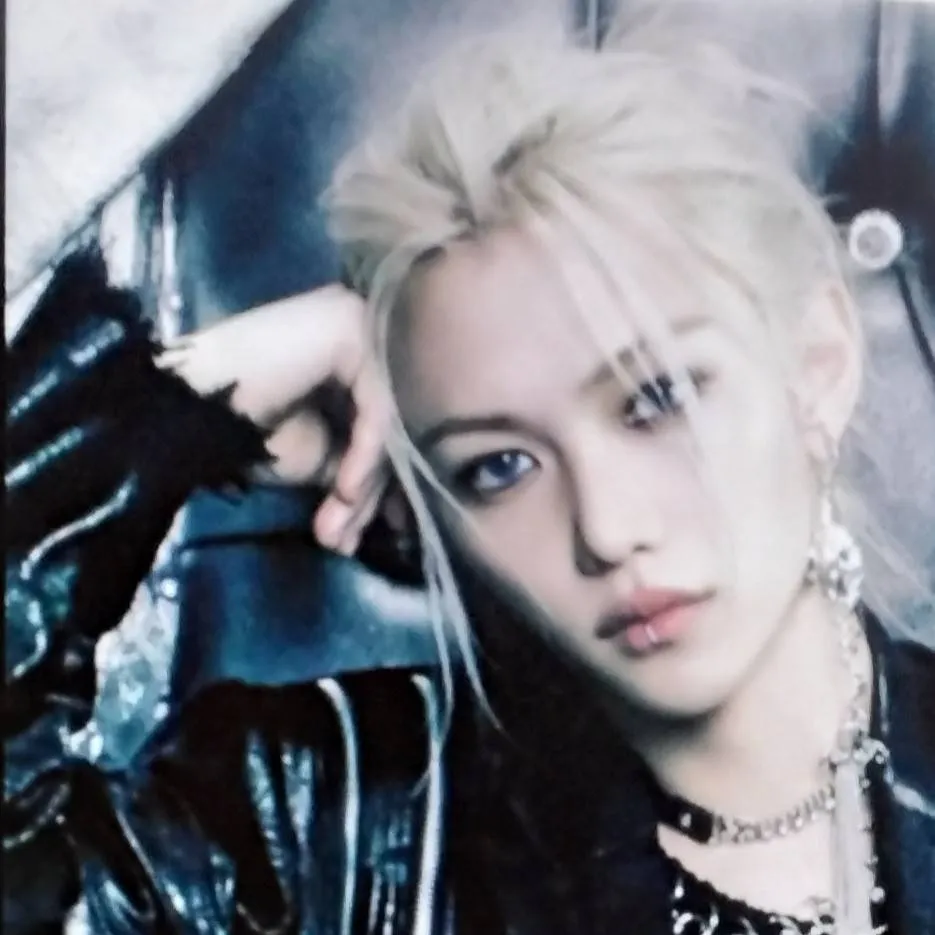 chat with ai character: felix