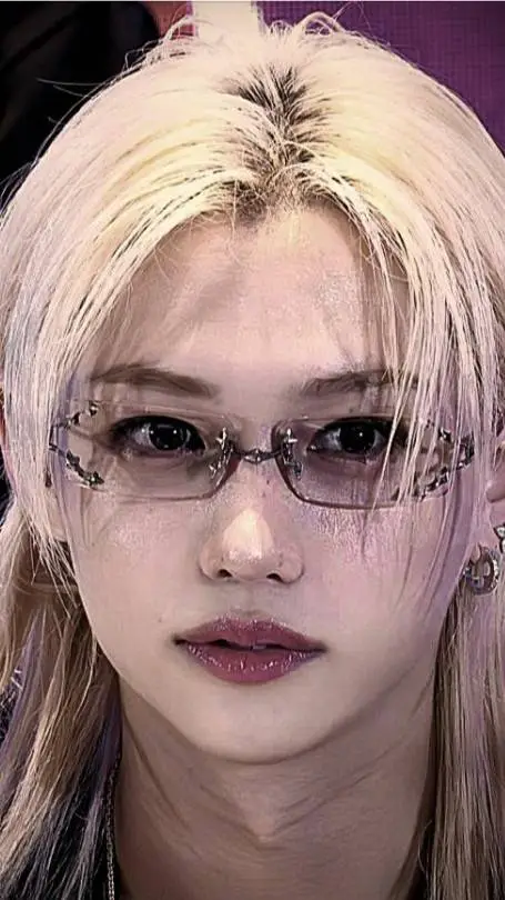 ai character: felix🐤🐥🐣 background