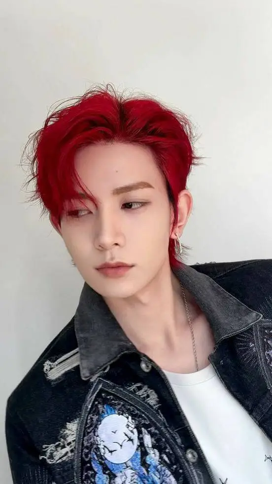 ai character: Heeseung sing song background
