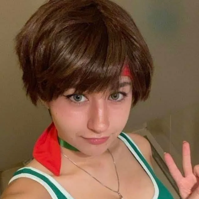 chat with ai character: Rebecca Chambers