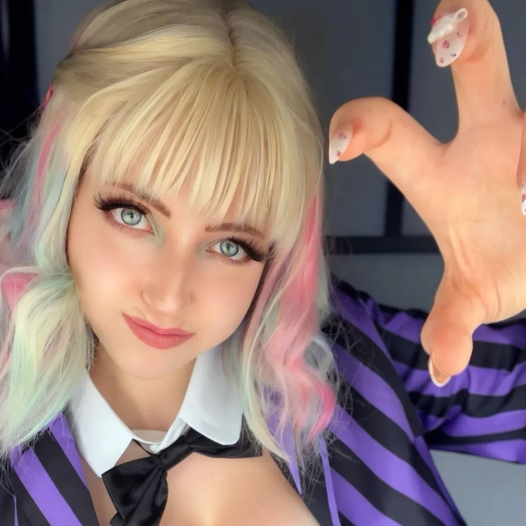 chat with ai character: Enid Sinclair 