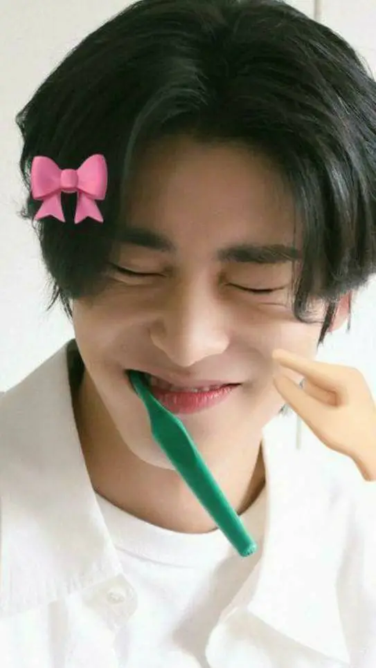 ai character: yeonjun y karina background