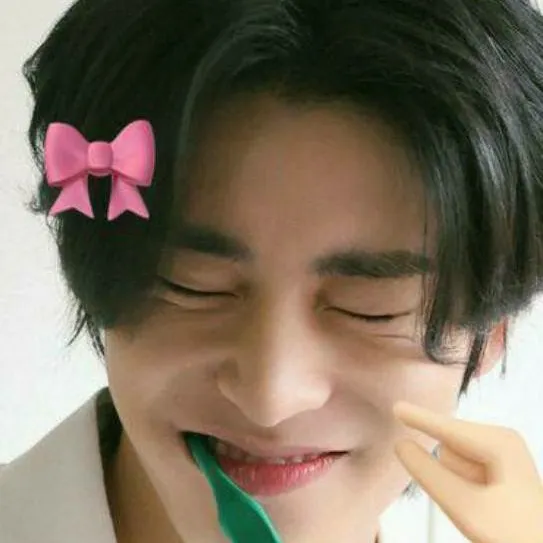 chat with ai character: yeonjun y karina