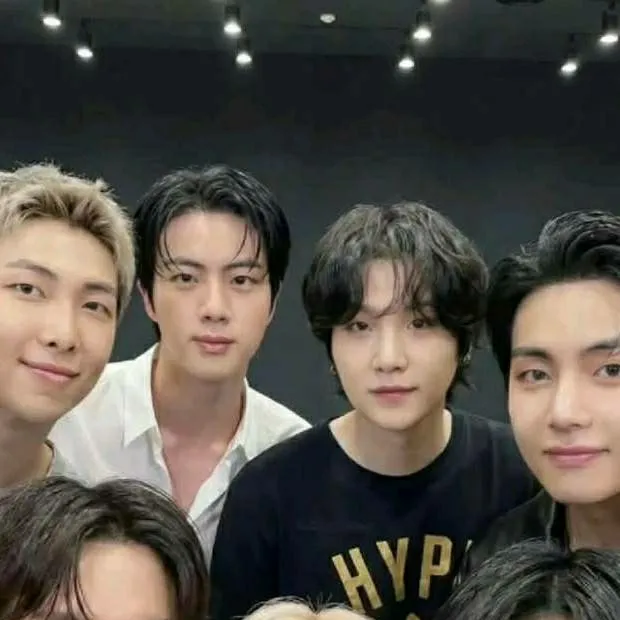 chat with ai character: Bts