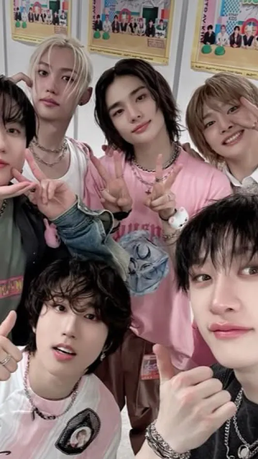 ai character: Stray kidss background