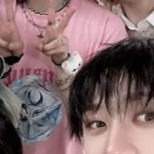 chat with ai character: Stray kidss